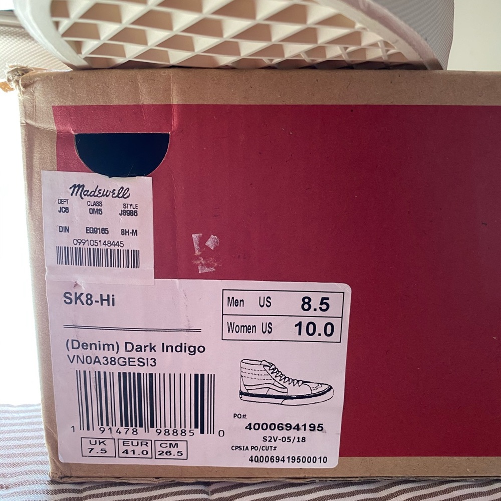 Vans - Picture 2 of 2